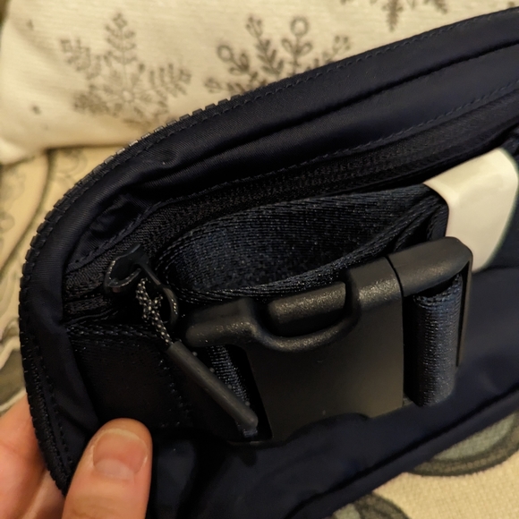 NWT Lululemon Everywhere Belt Bag - Picture 7 of 10